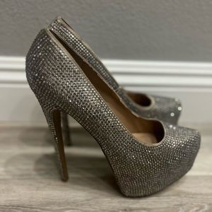 Steve Madden Rhinestone shoes size 8.5